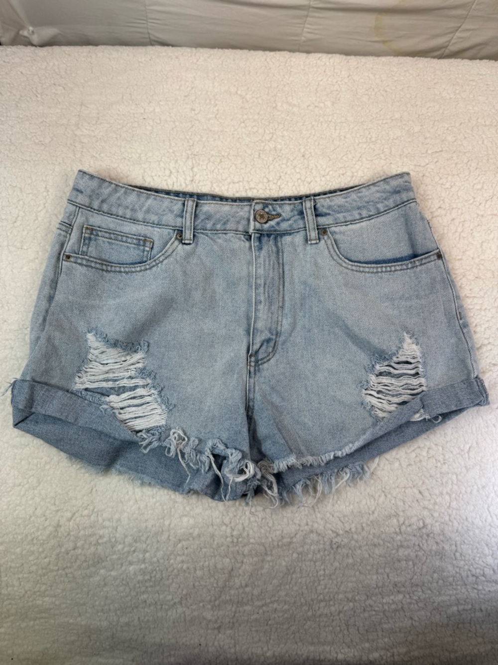 Forever 21 Distressed Denim Shorts Light Wash Size 31